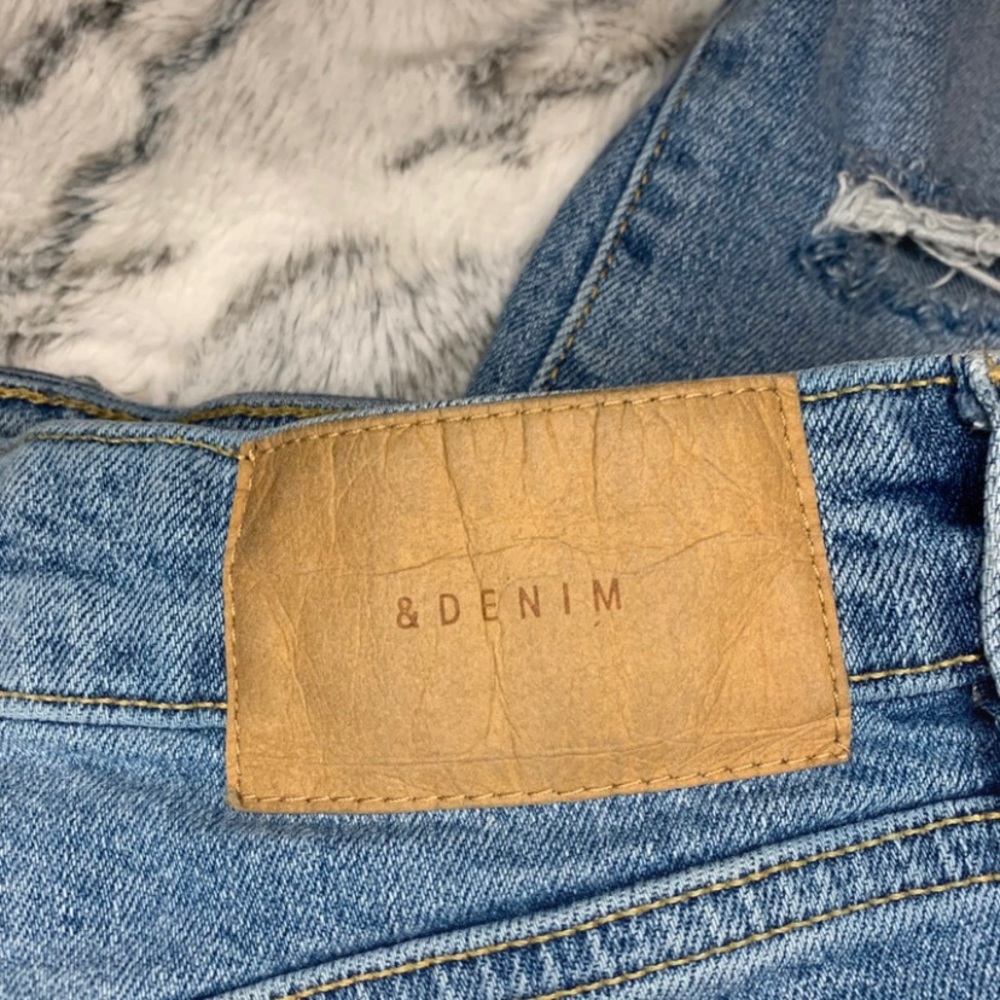 Distressed Mom Jeans - Picture 6 of 7